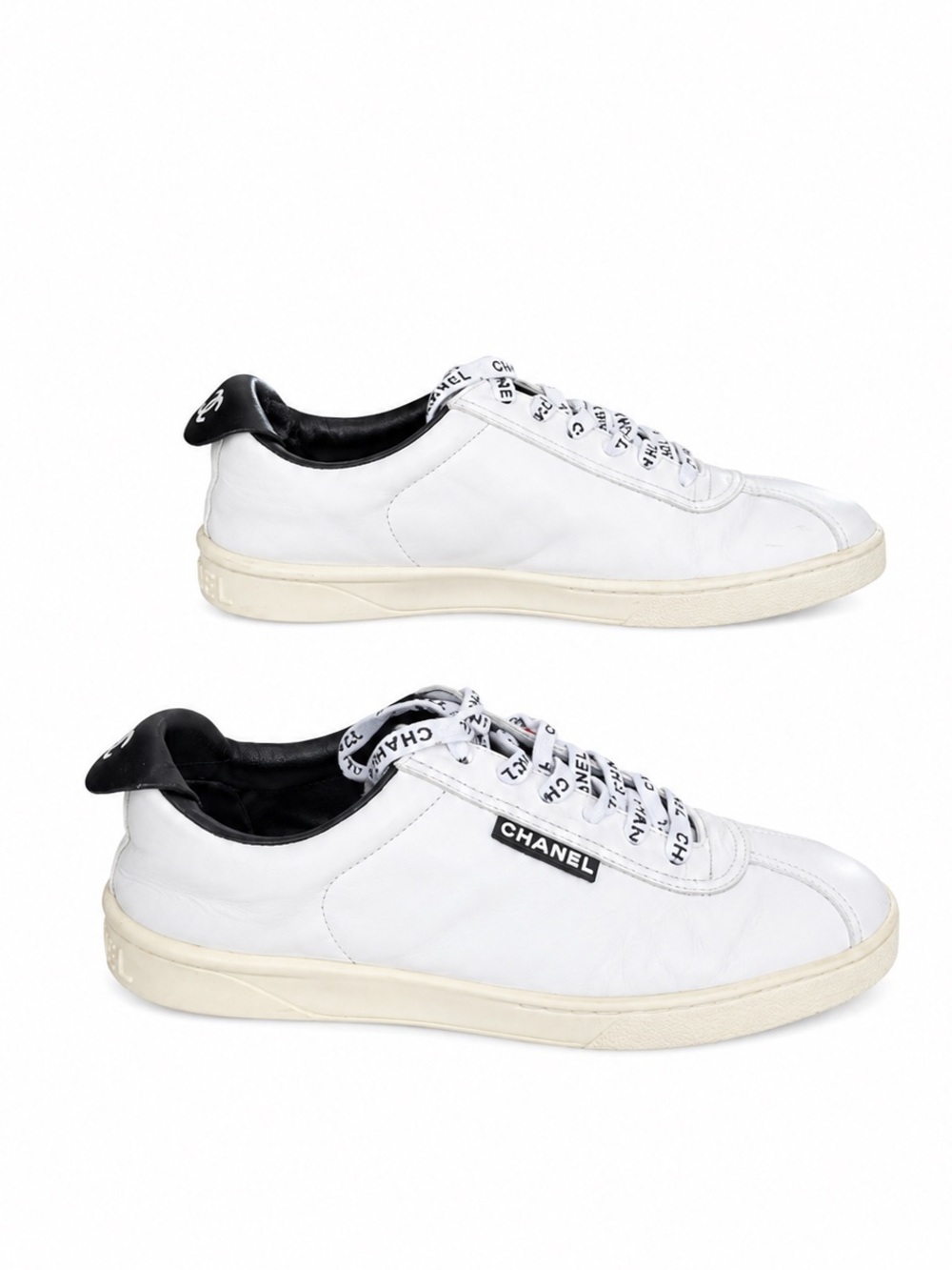 Chanel Leather Sneakers Size: EU 37
Color: White with cream sole
Made in Italy - Picture 8 of 12